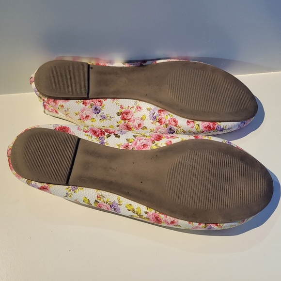 Beta women's floral flats size 7 - Picture 5 of 6